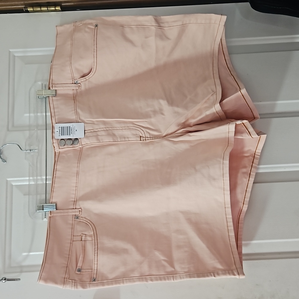 TORRID SUPER SOFT HIGH RISE SHORT: PALE DOGWOOD: NEW WITH TAGS: SIZE 30